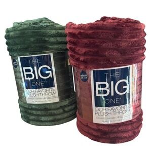 His & Her Oversized Holiday Plush Throws (2) Plum & Green 5ft x 6ft Winter NEW